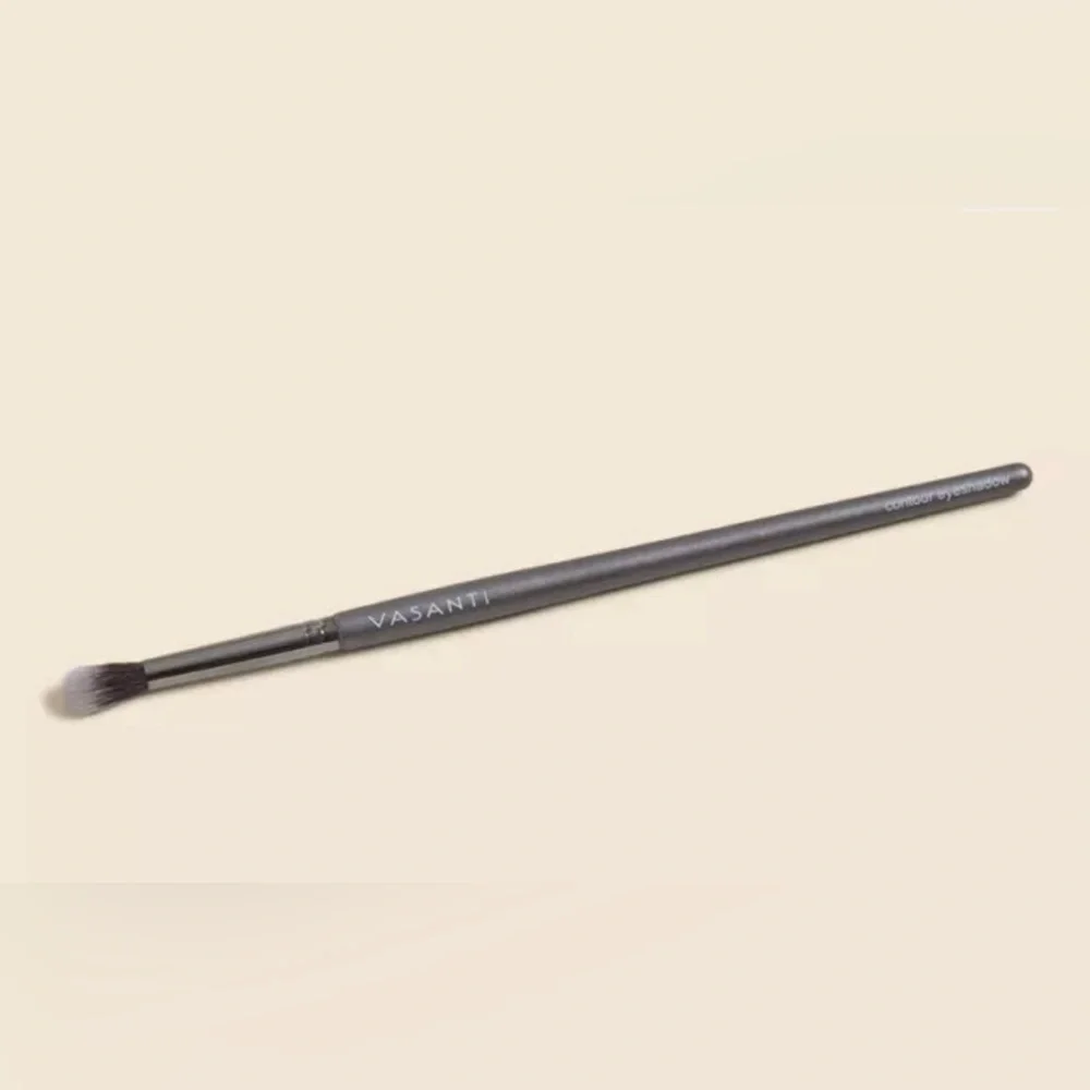 Vasanti Cosmetics Contour Eyeshadow Brush Concealer Blend It Out Metallic Gray